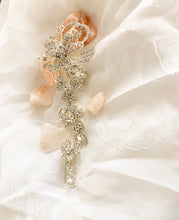 Load image into Gallery viewer, Sliver long wedding comb with crystals
