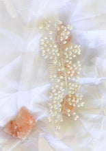 Load image into Gallery viewer, Pearl Wedding comb
