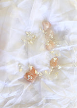 Load image into Gallery viewer, Bridal Hair Vine with pearls
