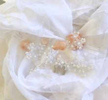Load image into Gallery viewer, Pearl hair comb and Flower Hair Pin
