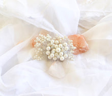 Load image into Gallery viewer, Pearl Wedding Comb
