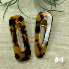 Load image into Gallery viewer, 2 Geometric Alligator Hair Barrettes Acrylic Resin Hair Clips
