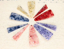 Load image into Gallery viewer, 2 PC- Triangle Resin Hair Barrettes Alligator Hair Clips
