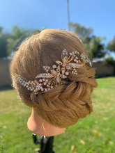 Load image into Gallery viewer, Gold wedding hair comb flowers with leaves and rhinestones
